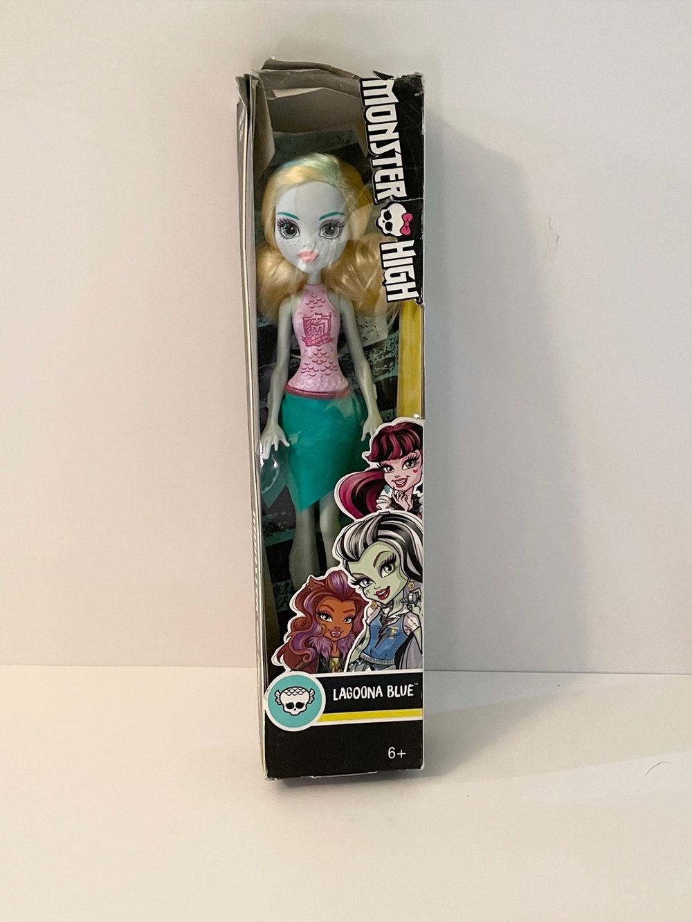 Monster High Lagoona Blue Doll Mattel Daughter of a Sea Monster Damaged Box